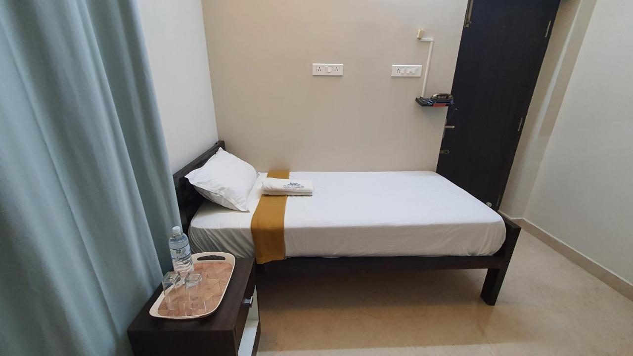 Hotel Akshith Inn Tańdźawur Zewnętrze zdjęcie